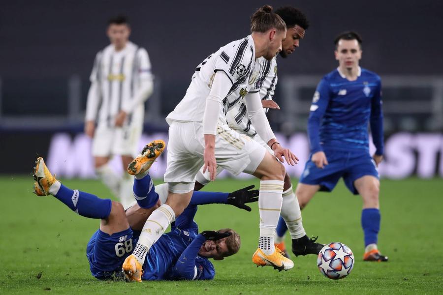 Radu Drăgușin a fost debutat de Andrea Pirlo la Juventus în decembrie 2020 într-un meci din Liga Campionilor cu Dinamo Kiev (3-0), jucând 21 de minute / Foto: Imago Fostul campion mondial îl vrea pe Drăgușin! » Fundașul român poate veni la pachet cu un coleg de la Tottenham