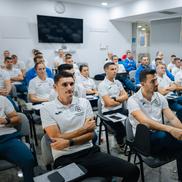 Sesiune de analiză și perfecționare la Mogoșoaia pentru arbitrii din Superligă. Foto: frf.ro
