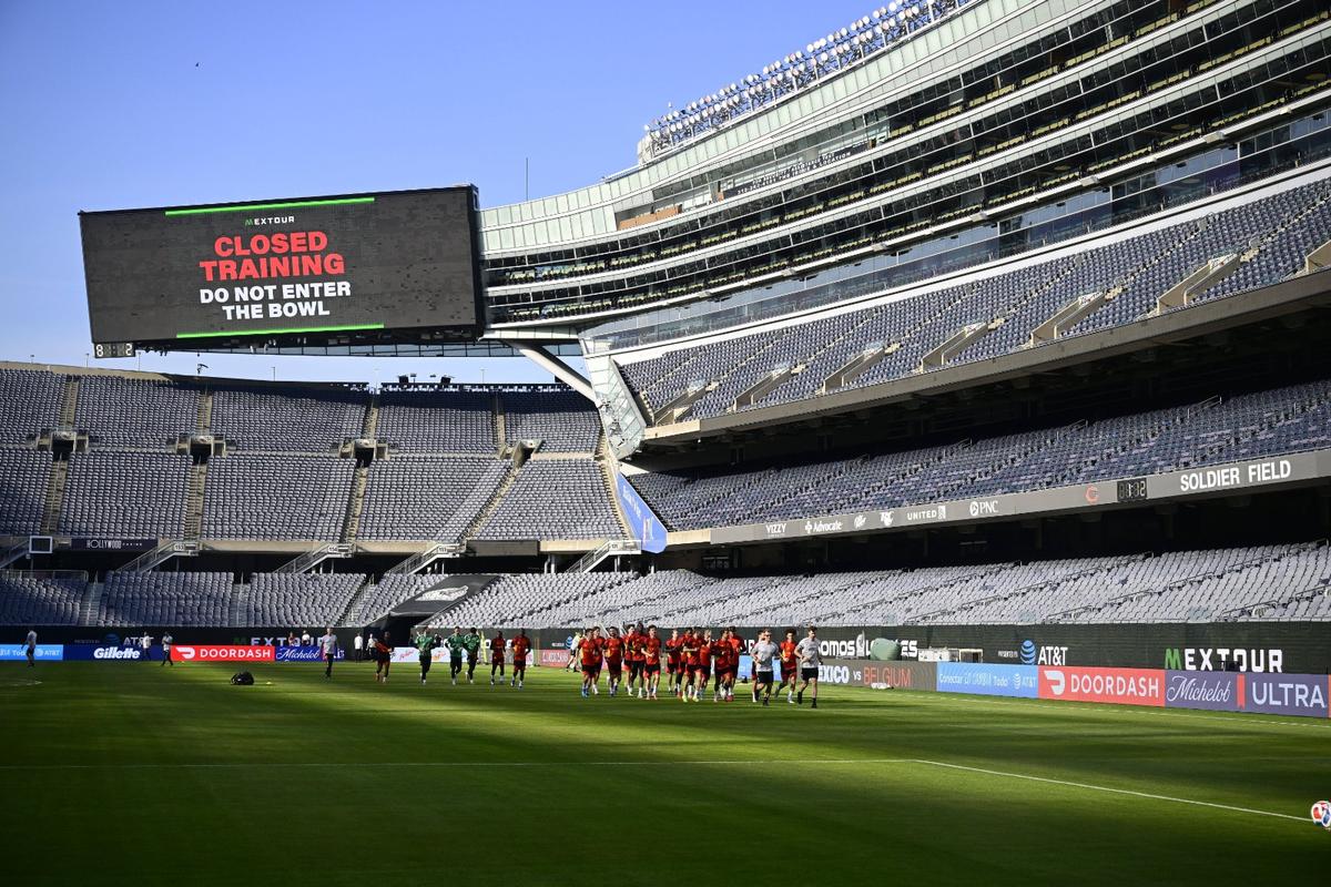 Stadionul Soldier Field din Chicago