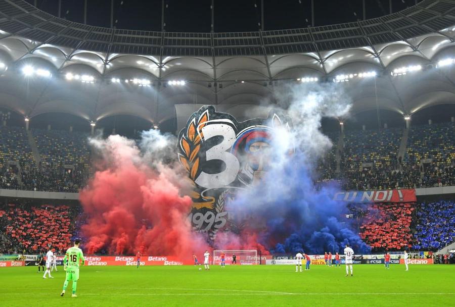 Scenografia celor din Peluza Nord a roș-albaștrilor la ultimul FCSB - Rapid/ foto: GSP Victor Angelescu i-a răspuns lui Daniel Pancu: „Asta e ideea”
