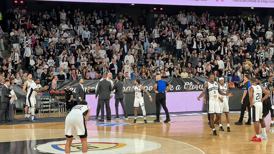 Mihai Silvășan, eliminat, a sărit la arbitri/Foto: David Istrate (GSP.ro) U-BT Cluj-Napoca, înfrângere la scor împotriva lui London Lions, după un meci cu tensiune uriașă și arbitraj contestat