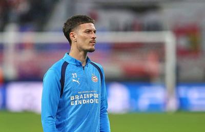 Ce făcea Dennis Man singur pe gazon după Porto - PSV, când toți colegii erau la vestiare