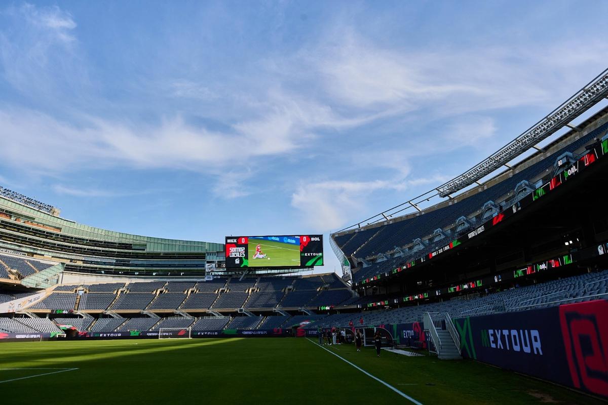 Stadionul Soldier Field din Chicago