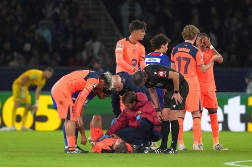 Dani Olmo (28 de ani), mijlocașul Barcelonei, a suferit o accidentare în prima repriză a duelului cu PSG din Champions League, scor 2-4, și nu va fi apt pentru El Clasico/ FOTO Imago Images