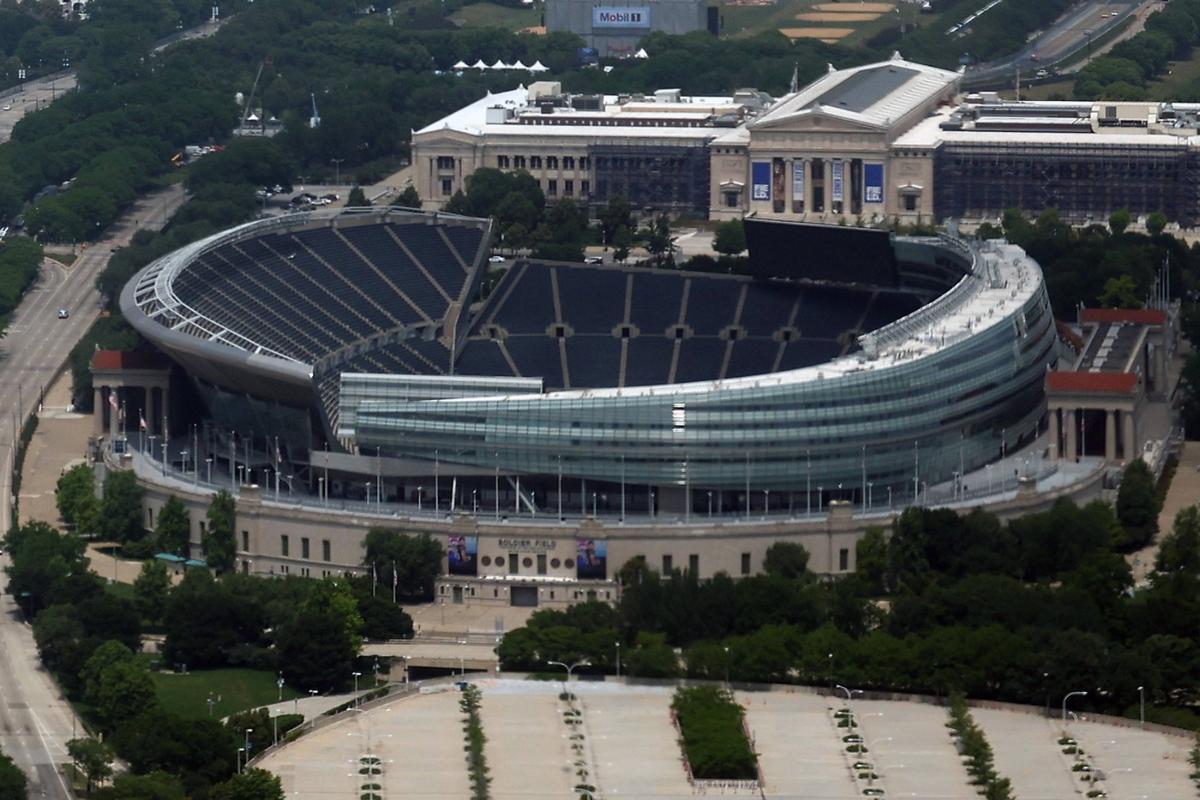 Stadionul Soldier Field din Chicago