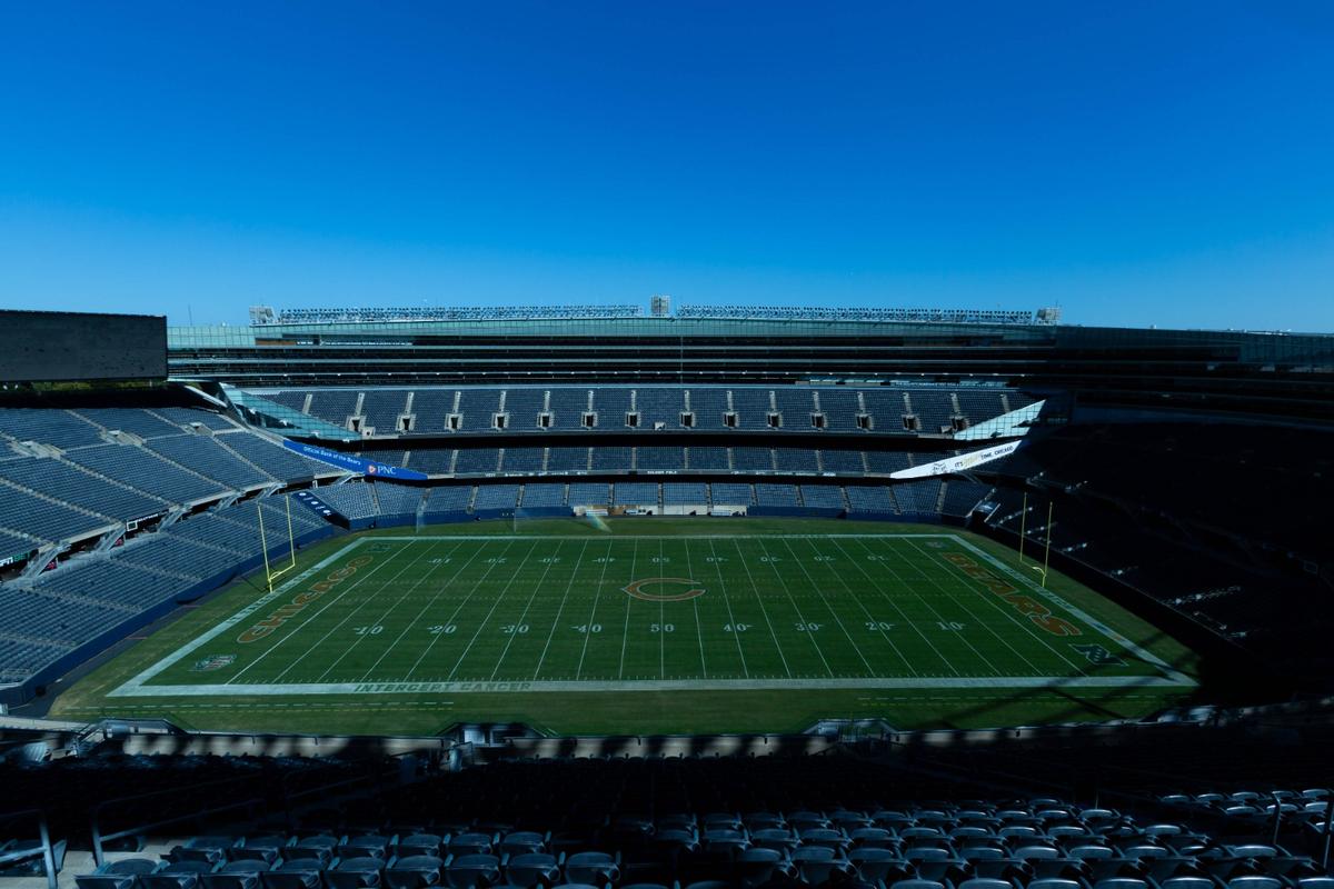 Stadionul Soldier Field din Chicago