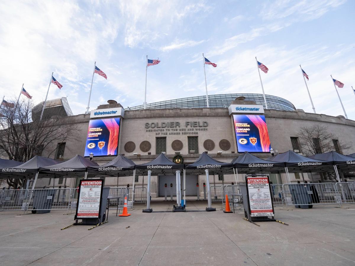Stadionul Soldier Field din Chicago