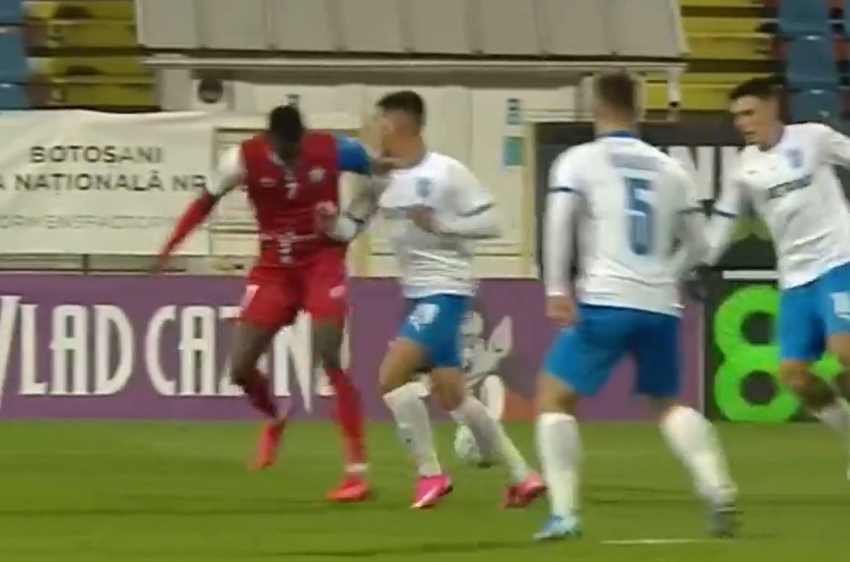 FOTO Fază controversată în Botoșani - Craiova: oltenii, iertați de un penalty?