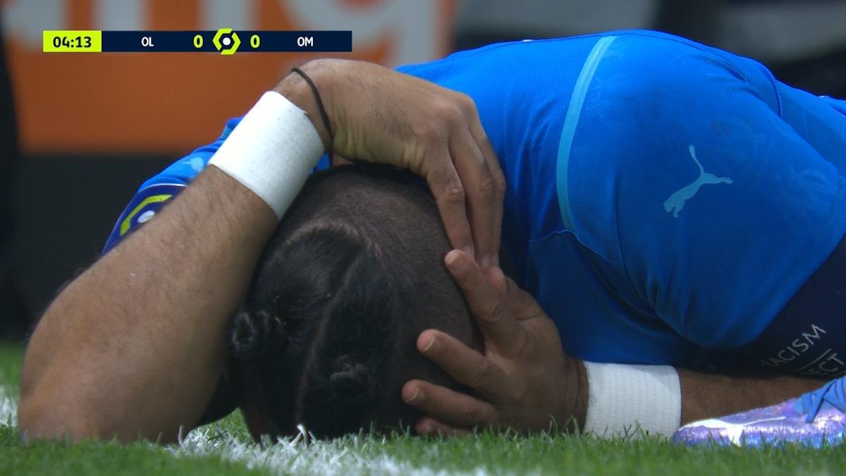 Derby-ul Lyon - Marseille, întrerupt din cauza fanilor! Payet, lovit în timp ce executa un corner + scandal și la vestiare