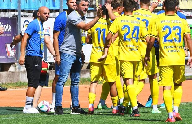 Adrian Mihalcea a revenit pe gazon la 45 de ani: „Sunt peste tot unde e mingea”
