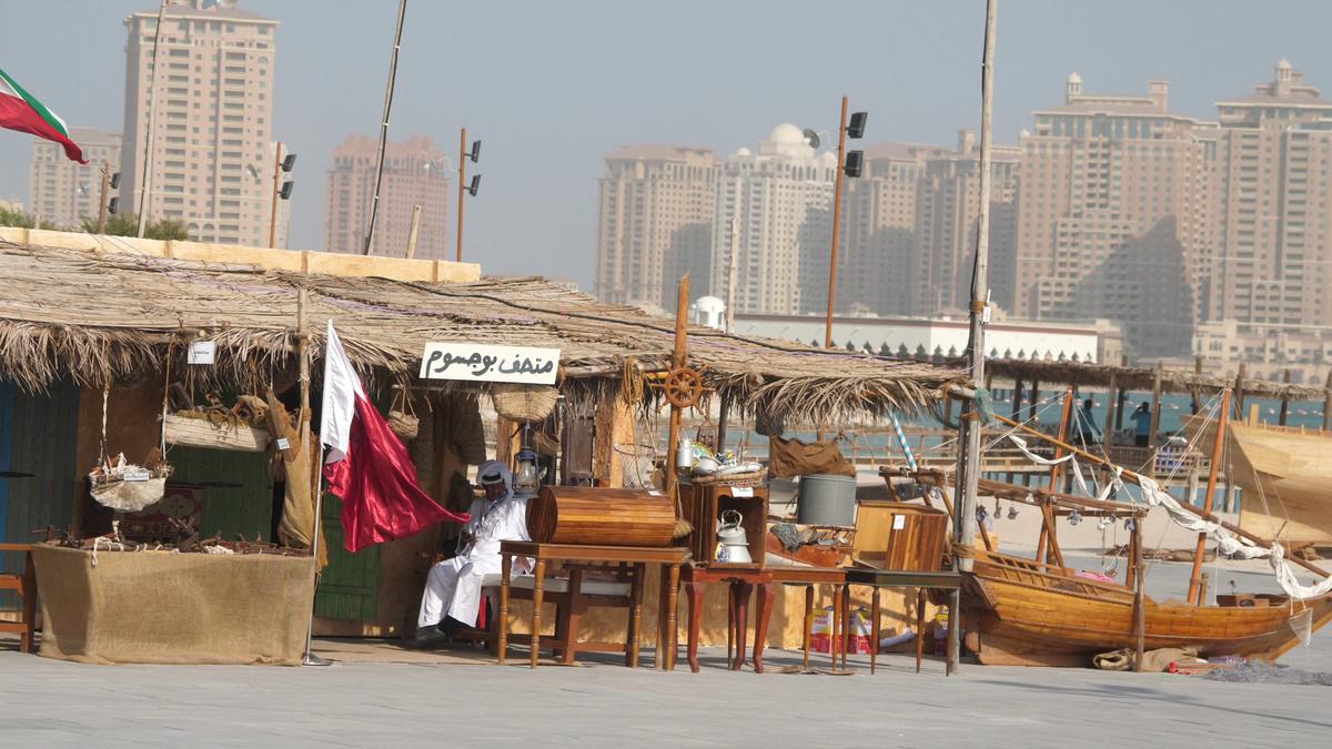 Între meciuri se face plajă în Doha » Detalii inedite surprinse de echipa GSP în Qatar. Cum se reîncarcă fanii: plimbări cu barca, târguri cu mâncare și activități de relaxare