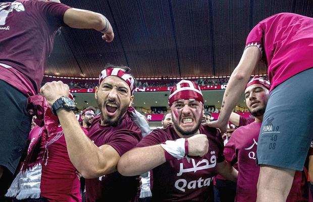 Misterul fanilor qatarieni » Așa-zișii „Qatar Ultras” sunt, de fapt, străini veniți la muncă în țara-gazdă a Mondialului
