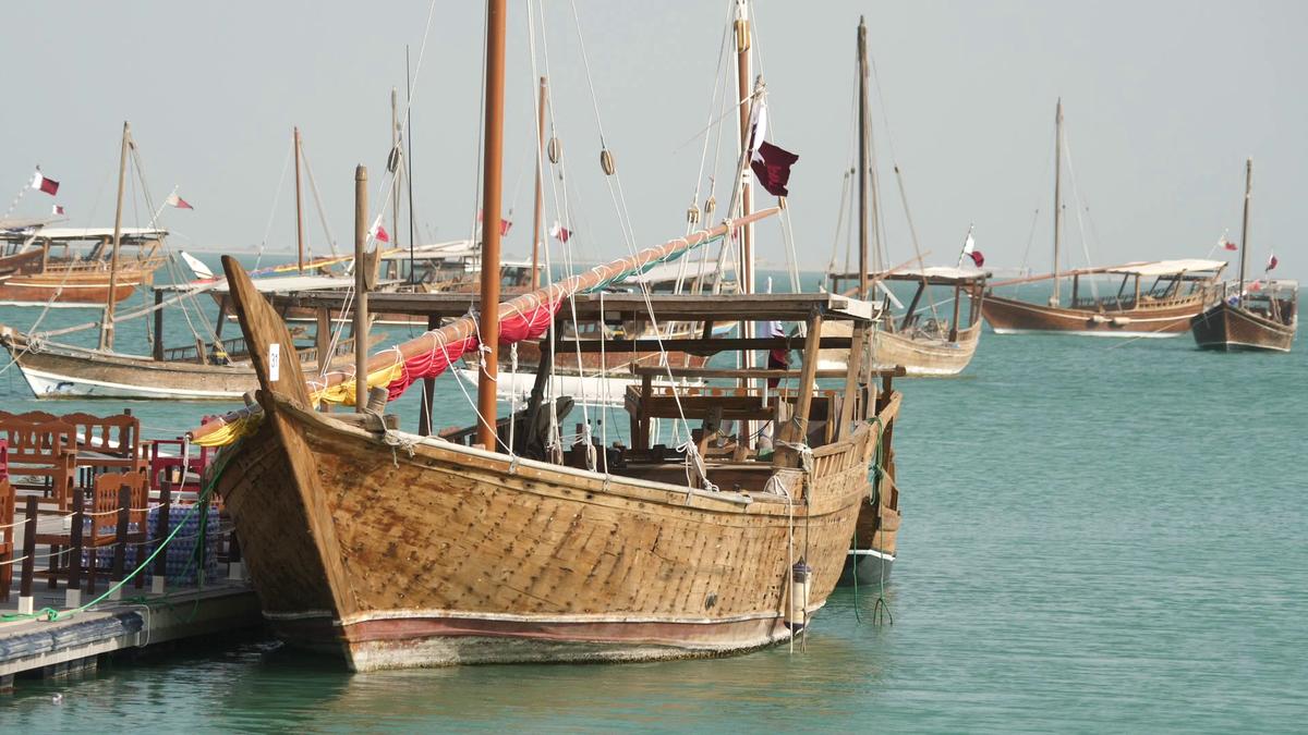 Între meciuri se face plajă în Doha » Detalii inedite surprinse de echipa GSP în Qatar. Cum se reîncarcă fanii: plimbări cu barca, târguri cu mâncare și activități de relaxare