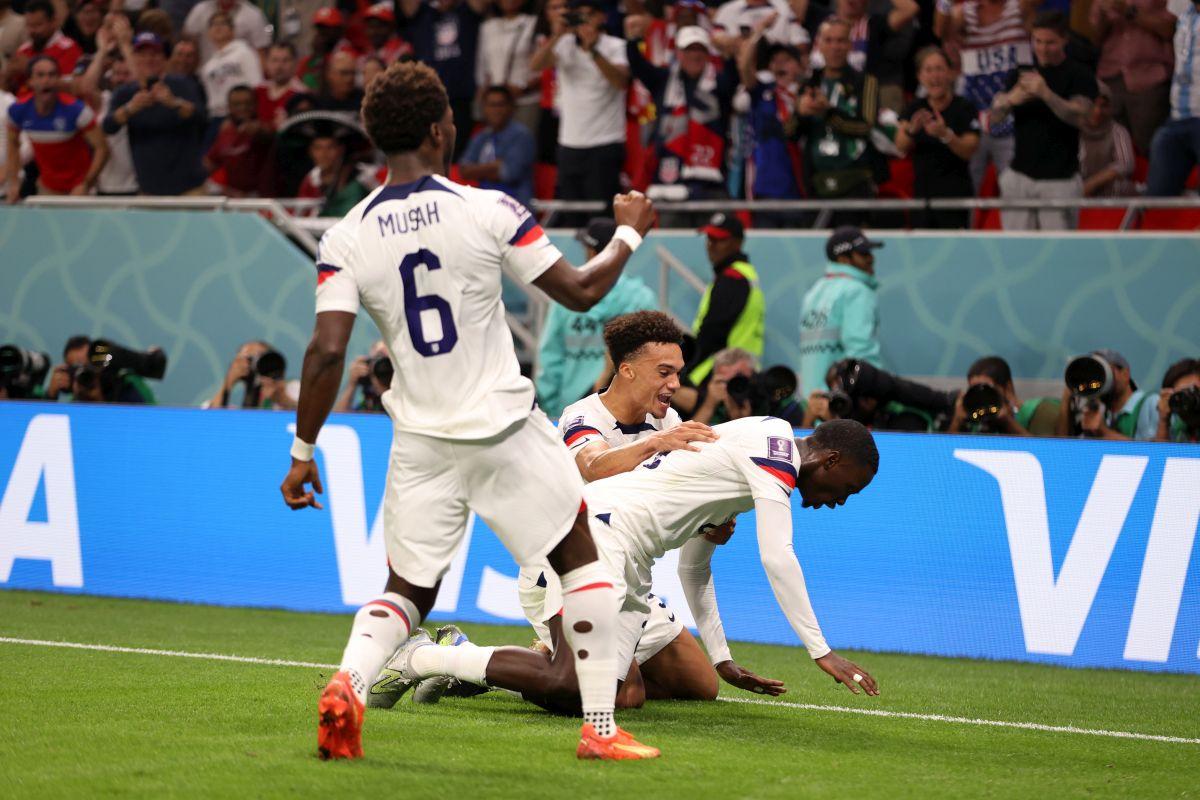 Trimișii GSP au fost pe stadion la SUA - Țara Galilor 1-1 » Cum s-a trăit primul egal de la Mondiale: golul salvator al lui Bale a declanșat nebunia în tribune