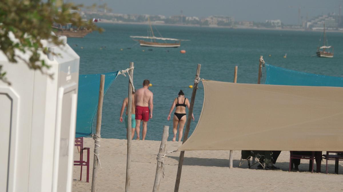 Între meciuri se face plajă în Doha » Detalii inedite surprinse de echipa GSP în Qatar. Cum se reîncarcă fanii: plimbări cu barca, târguri cu mâncare și activități de relaxare