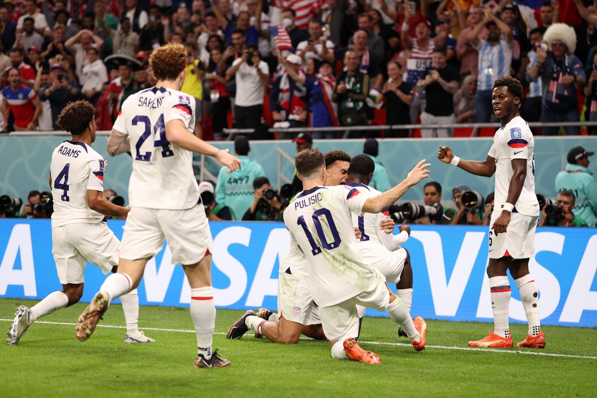 Trimișii GSP au fost pe stadion la SUA - Țara Galilor 1-1 » Cum s-a trăit primul egal de la Mondiale: golul salvator al lui Bale a declanșat nebunia în tribune