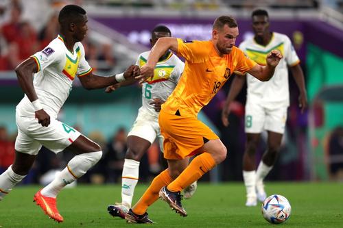 Vincent Janssen (în portocaliu), în confruntarea Țările de Jos - Senegal / Sursă foto: Guliver/Getty Images