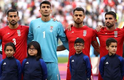 Protest la Mondial » Motivul pentru care fotbaliștii Iranului n-au cântat imnul la meciul cu Anglia + huiduieli din tribune