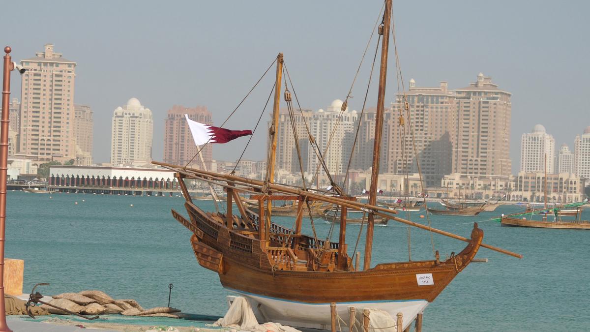 Între meciuri se face plajă în Doha » Detalii inedite surprinse de echipa GSP în Qatar. Cum se reîncarcă fanii: plimbări cu barca, târguri cu mâncare și activități de relaxare