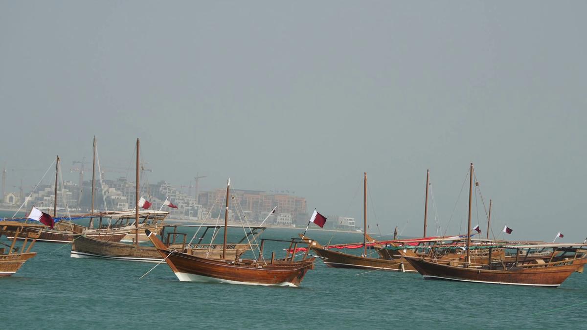 Între meciuri se face plajă în Doha » Detalii inedite surprinse de echipa GSP în Qatar. Cum se reîncarcă fanii: plimbări cu barca, târguri cu mâncare și activități de relaxare