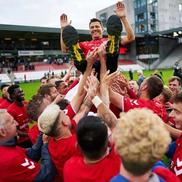 Celebrând cu danezii de la Vejle promovarea în prima ligă