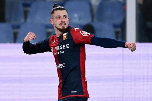 Radu Drăgușin, titular de drept la Genoa și la echipa națională // Foto: Imago