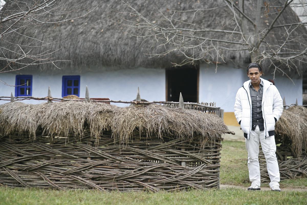 Viața unui brazilian stabilit în România: „De ziua mea, mi-au făcut un tort din sarmale. După ce-am suflat în lumânări, n-am prins una!”. Cine i-a arătat „apa sfințită”