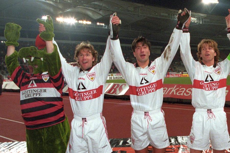 Florin Răducioiu și Murat Yakin la VfB Stuttgart, în 1997 Răducioiu aruncă în aer România - Elveția: „A greșit. Atunci au început problemele cu jucătorii”