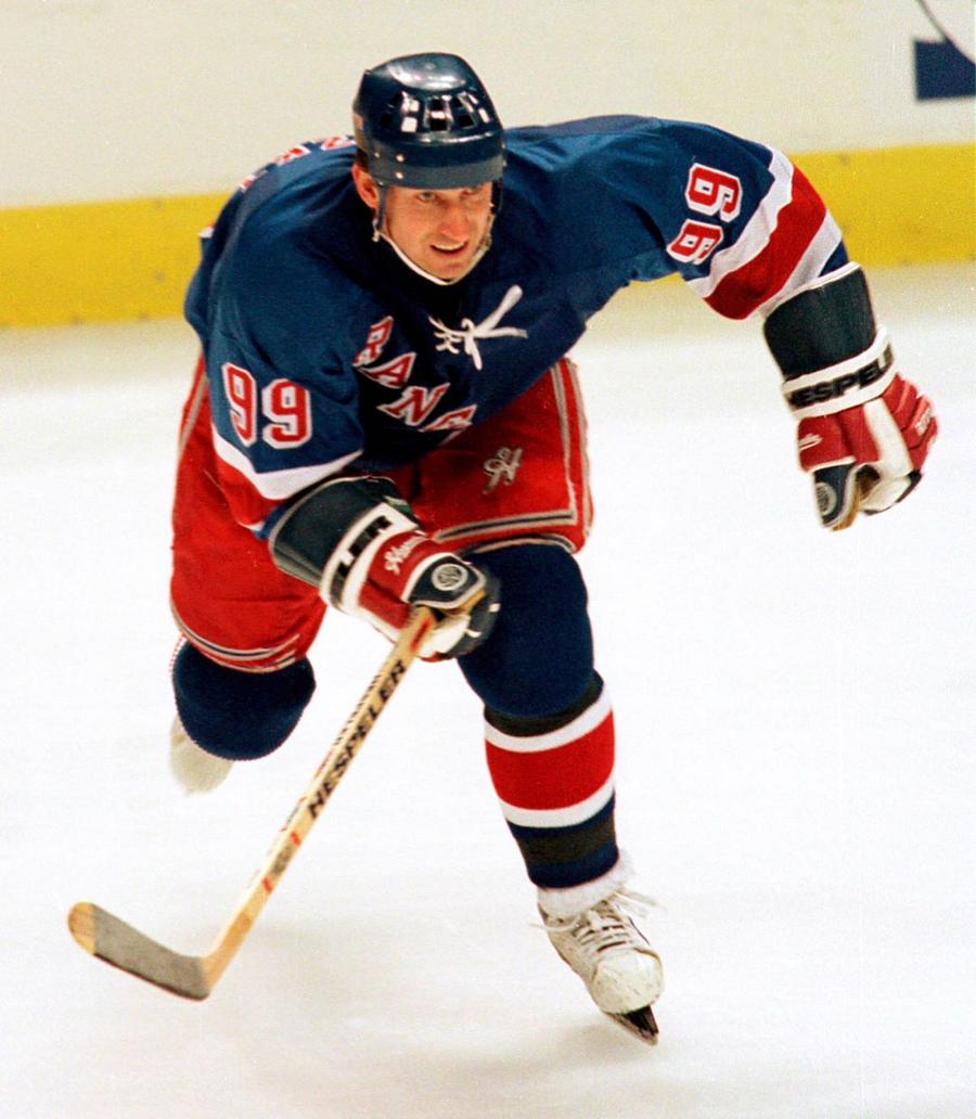 Wayne Gretzky în tricoul celor de la New York Rangers Foto: Imago Are Rafael Nadal RECORDUL RECORDURILOR în istoria sportului, ceva de nebătut?
