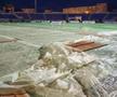 Botoșănenii au acoperit gazonul pentru a-l proteja de ninsoare // foto: Facebook @ Stadionul Municipal Botosani