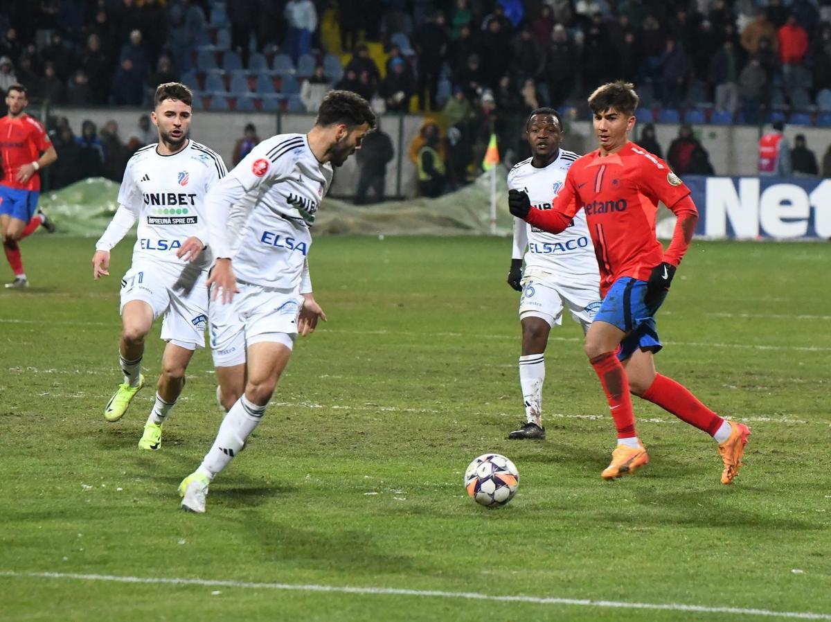 A luat în colimator 3 jucători de la FCSB: „El chiar a fost foarte slab!” » N-a scăpat nici Olaru: „Alt motiv nu găsesc”