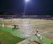 Botoșănenii au acoperit gazonul pentru a-l proteja de ninsoare // foto: Facebook @ Stadionul Municipal Botosani