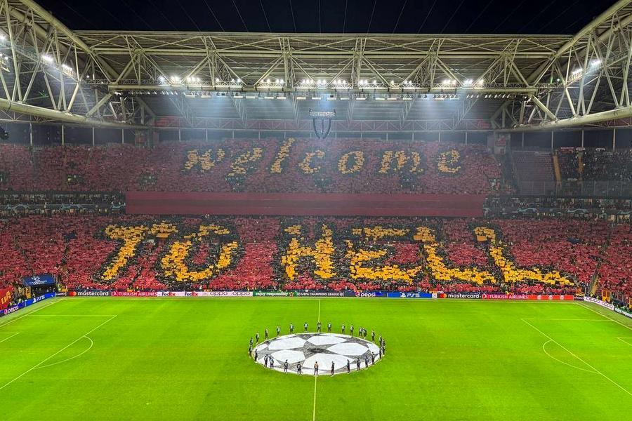 România va juca barajul cu Turcia probabil pe „Ali Sami Yen”, stadionul lui Galatasaray, o arenă-infern pentru adversari. Foto: Imago Mehmet Topal descrie cum ar trebui să-i blocheze Turcia pe „tricolori” în barajul pentru Mondiale: „Acesta ar fi planul” + Cum va arăta duelul Montella - Lucescu