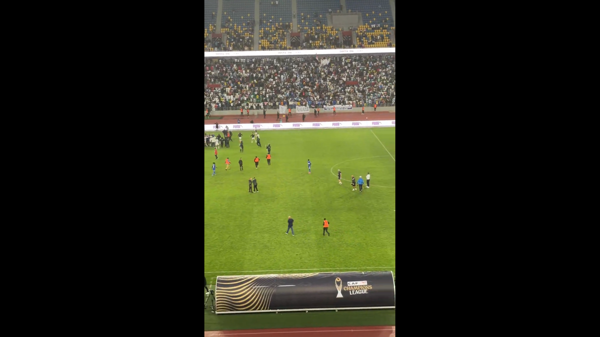Haos inimaginabil la meciul lui Reghecampf din Liga Campionilor Africii! Bătaie generală, jandarmii și scutierii din Rwanda au pătruns pe gazon