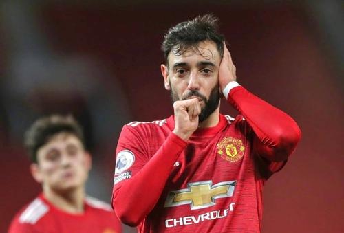 Bruno Fernandes, vedeta lui Manchester United, a reușit „dubla” și a dat un assist în recitalul de duminică, 6-2 cu Leeds, salutându-și din teren familia.