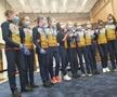VIDEO „Tricolorele” s-au întors cu tolba plină de la Campionatele Europene de Gimnastică și au cântat colinde pe aeroport