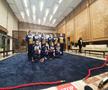 VIDEO „Tricolorele” s-au întors cu tolba plină de la Campionatele Europene de Gimnastică și au cântat colinde pe aeroport