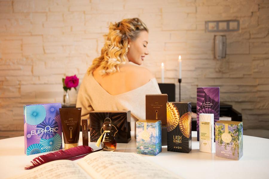 Ce machiaj să alegi pentru noaptea de Revelion, dacă porți rochii de seară. Irina Baianț îți dezvăluie secretele pentru o apariție fabuloasă