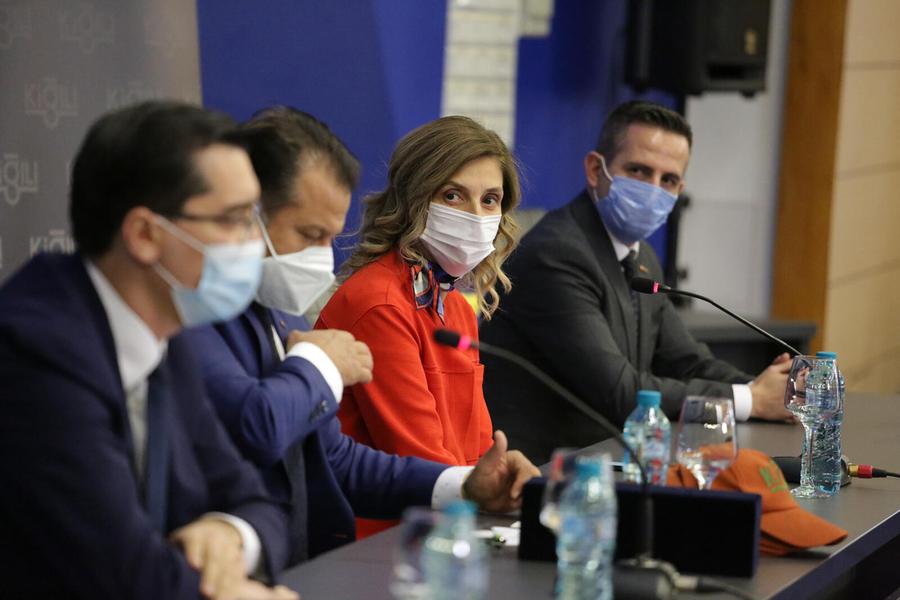 Răzvan Burleanu, FRF a anunțat azi semnarea unui parteneriat cu brandul Kigili// FOTO: FRF.ro Avem costume, dar n-avem selecționer! » Naționala va fi îmbrăcată de firma unui om de afaceri turc, refuzat de Dinamo