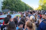 Nebunie și în Rosario! Lionel Messi a intrat în casă doar cu ajutorul polițiștilor