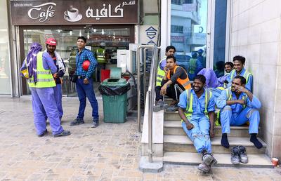 „O închisoare unde poți munci” » Drama migranților din Qatar
