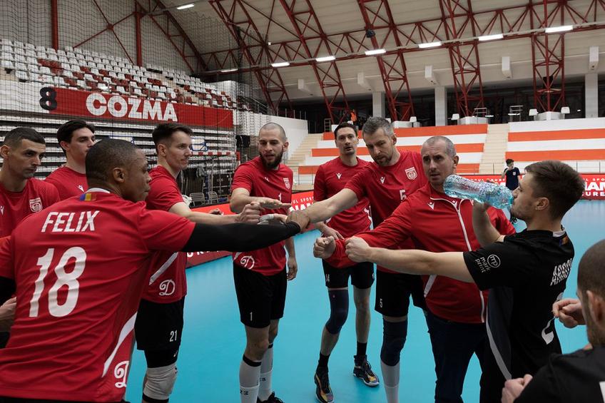 Voleibaliștii dinamoviști încurajându-se Foto CEV