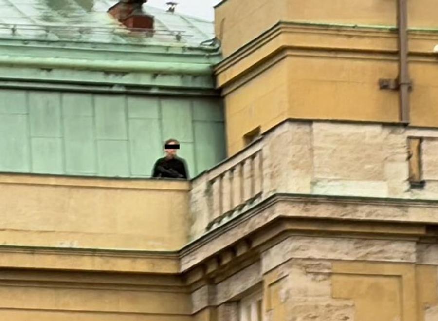 Principalul suspect al atentatului din Praga HAOS LA PRAGA! Focuri de armă la Universitatea din oraș » Bilanțul e tragic: cel puțin 15 morți! Atacatorul, un sudent ceh, a fost ucis de polițiști