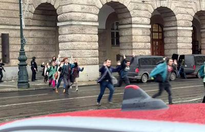 HAOS LA PRAGA! Focuri de armă la Universitatea din oraș » Bilanțul e tragic: cel puțin 15 morți! Atacatorul, un sudent ceh, a fost ucis de polițiști