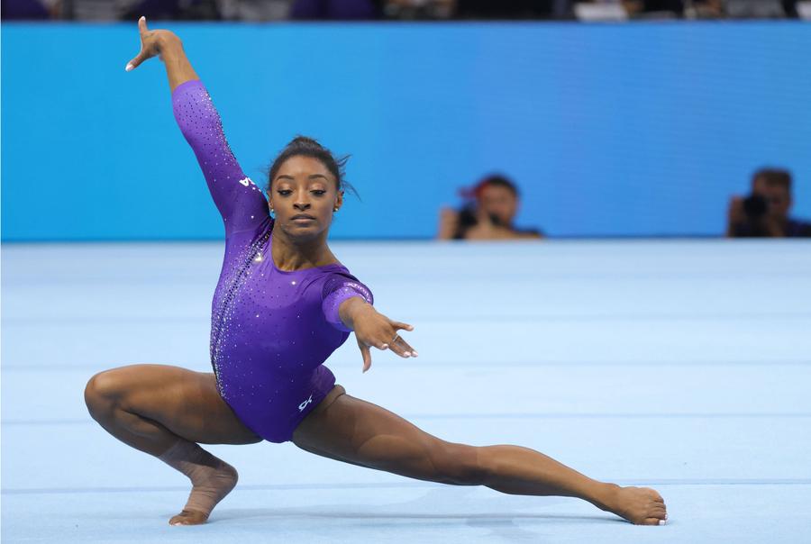 Simone Biles evoluând la sol la Mondiale Foto Imago Simone Biles, Sportiva Anului 2023 în ancheta AP » A redevenit campioană mondială după o pauză competițională de aproape două sezoane