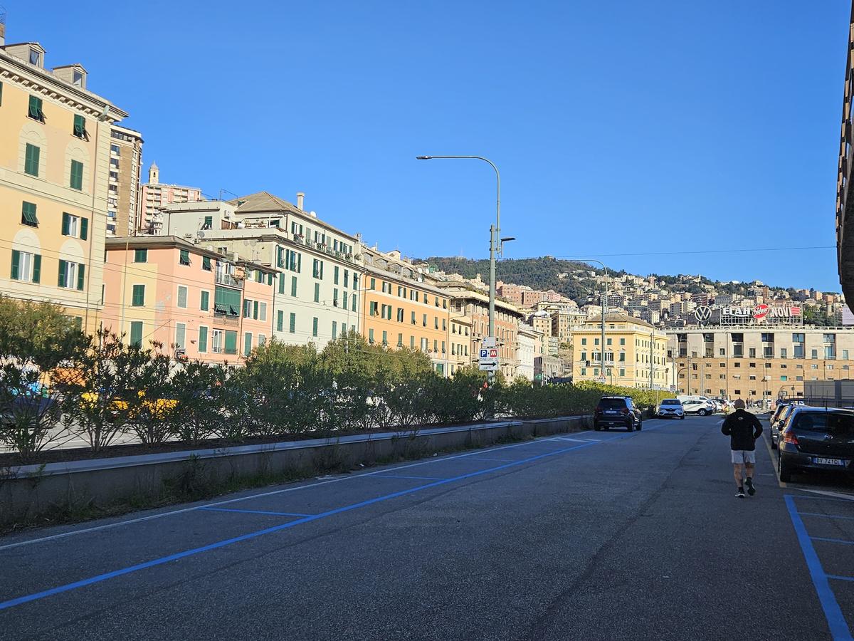 3 detalii din „Genoa mea”, cum a numit-o Dan Șucu » Reporterii Gazetei au luat pulsul orașului: primul impact, real, din stradă, după preluarea clubului italian