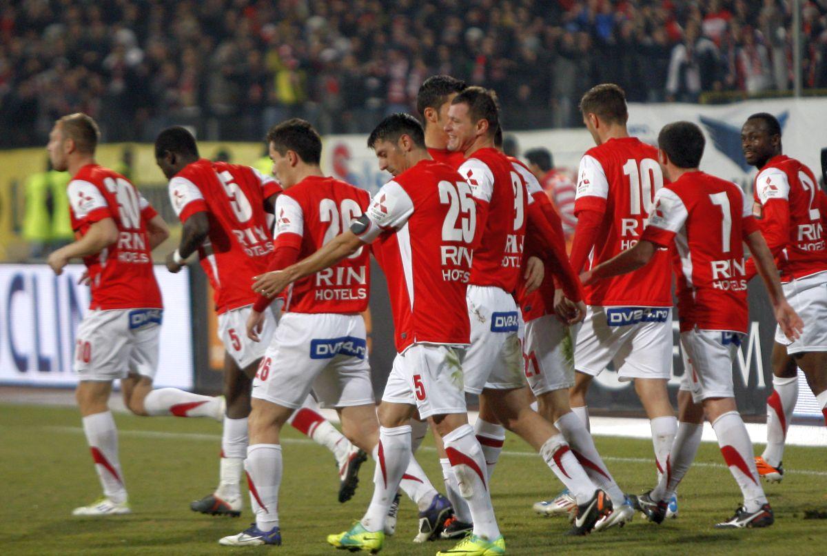 Dinamo în sezonul 2011-2012, ultima oară când roș-albii au iernat pe primul loc
