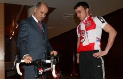 Înapoi în timp! 5 momente de pomină din derby-ul Dinamo- Rapid » De ce i-au trimis „câinii” o bicicletă lui Copos și cum a răspuns fostul boss din Giulești