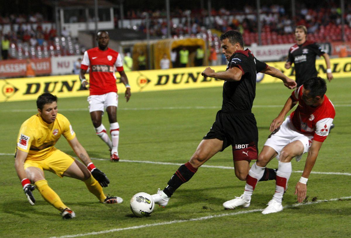 Dinamo în sezonul 2011-2012, ultima oară când roș-albii au iernat pe primul loc