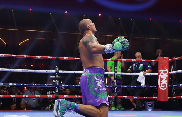 Oleksandr Usyk e REGELE la categoria grea! Victorie în unanimitate după o luptă crâncenă cu Tyson Fury! A fost show în Arabia Saudită